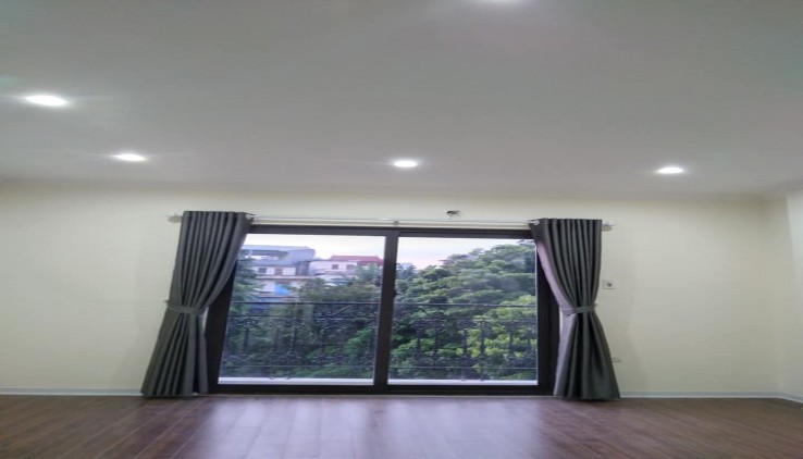Bán nhà Nguyễn văn cừ Long biên 32m2, 5 tầng, gần cầu Chương Dương, cách phố 100m, giá 3.2 tỷ