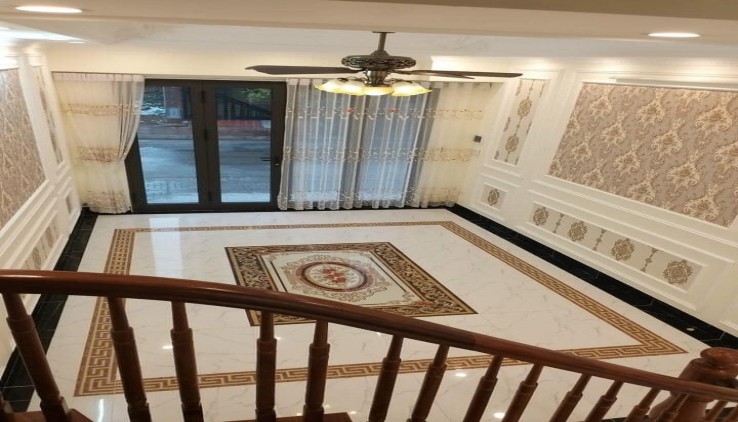 Bán nhà Nguyễn văn cừ Long biên 32m2, 5 tầng, gần cầu Chương Dương, cách phố 100m, giá 3.2 tỷ