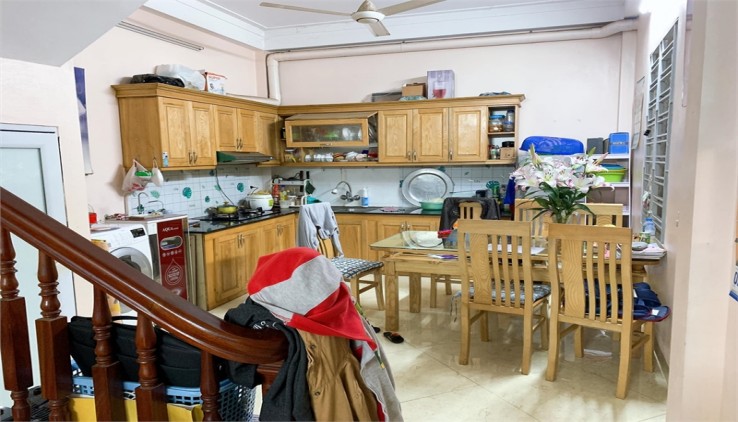 Nhà Cổ Điển A 42m2, 4 tầng dân xây, giá 3.x tỷ, khu trung tâm, tiện ích nhiều, ở sướng. LH 0972448366