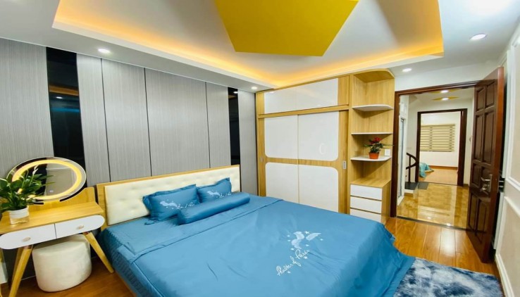 Bán nhà Hoàng Văn Thái 45m2, 4 tầng  giá 5.98 tỷ. Full nội thất, Ô tô dừng đỗ