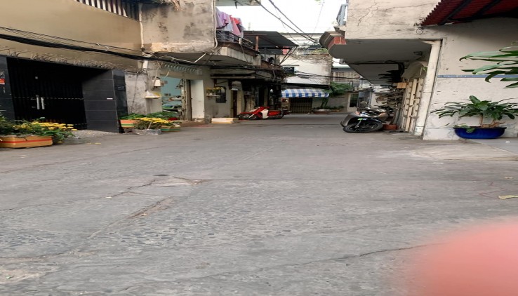 BÁN GẤP NHÀ ĐƯỜNG ÂU CƠ , TÂN BÌNH. HẺM RỘNG 4M . DIỆN TÍCH 47M2 CHỈ 4 TỶ 25 .