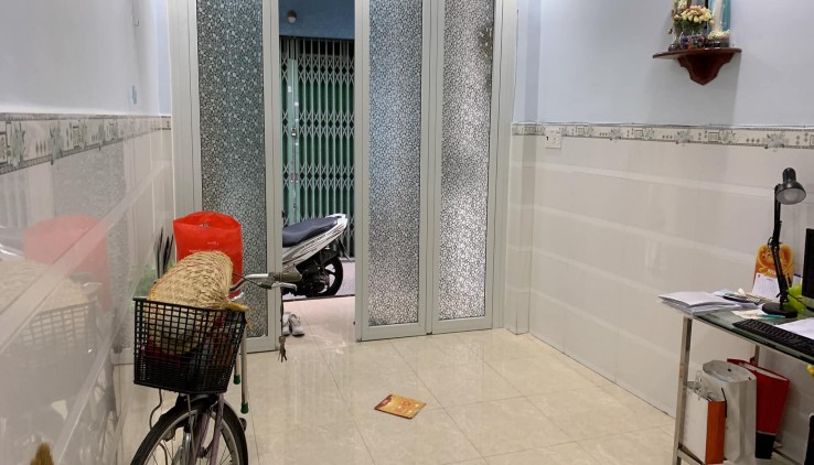 BÁN GẤP NHÀ ĐƯỜNG ÂU CƠ , TÂN BÌNH. HẺM RỘNG 4M . DIỆN TÍCH 47M2 CHỈ 4 TỶ 25 .