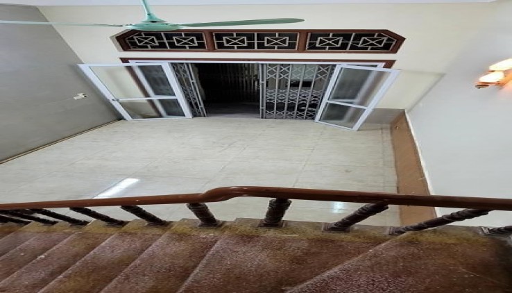 Cân tiền bán gấp nhà  Quan nhân: 30m2, 4 tầng, TX, HN,