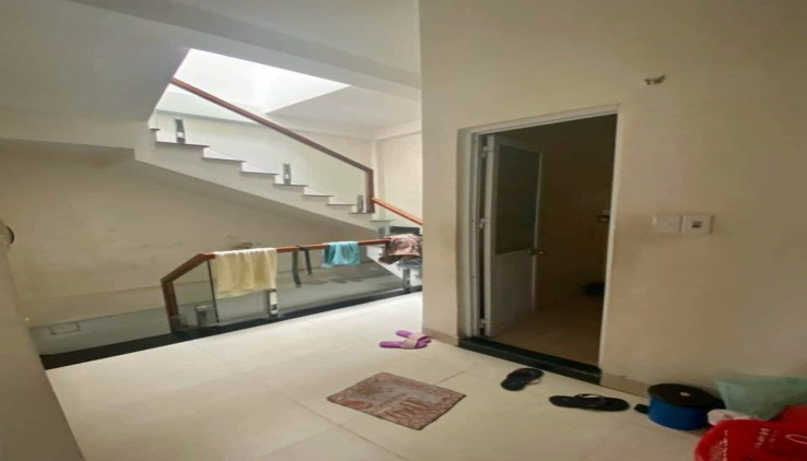 Nhà kiệt Hà Huy Tập, cạnh đường chính, giá nhỉnh 2 tỷ