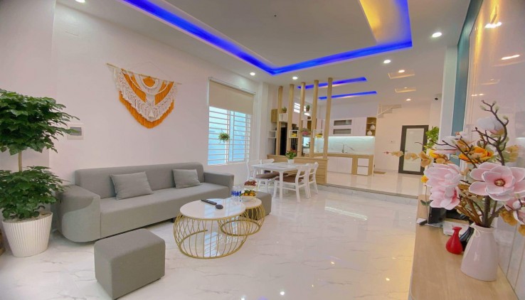 Nhà 2 mặt kiệt thông thoáng, mới và đẹp Nguyễn Tri Phương.