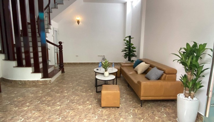 Giảm chào giá mới cực SỐC  Cầu Giấy, nhỉnh 6 tỷ, Ô TÔ VÀO NHÀ, THANG MÁY, DT 48m2, MT 4m, 0985375236.