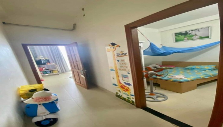 Nhà kiệt Hà Huy Tập, cạnh đường chính, giá nhỉnh 2 tỷ