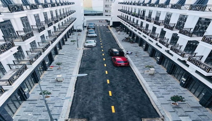 Nhà Mặt Tiền đường Tô Ngọc Vân quận 12,giáp chợ Thạnh Xuân thuận tiện Kinh Doanh.