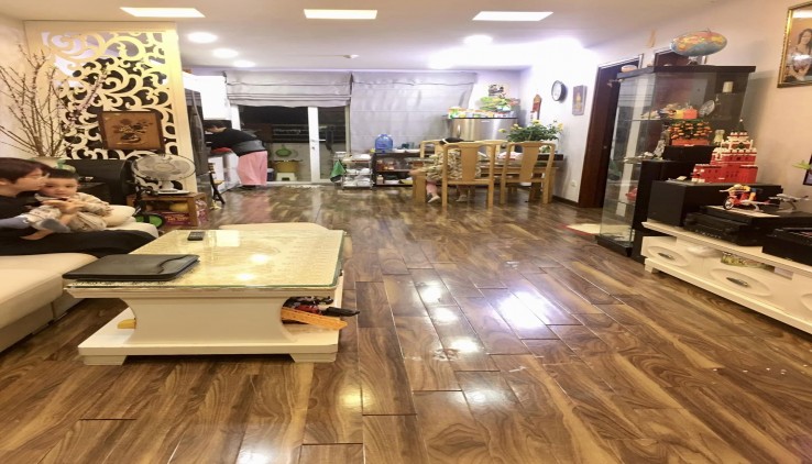 Bán NHà Đẹp Giải Phóng Hoàng Mai 58m Lô Góc Gần Ô tô 4.5 tỷ