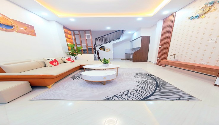 Bán nhà Ngọc Thuỵ LOng Biên, oto đỗ cổng, nhà mới đẹp, khu vực vip nhất phường Ngọc Thuỵ. 35m2. 5 tầng. giá 3.9 tỷ