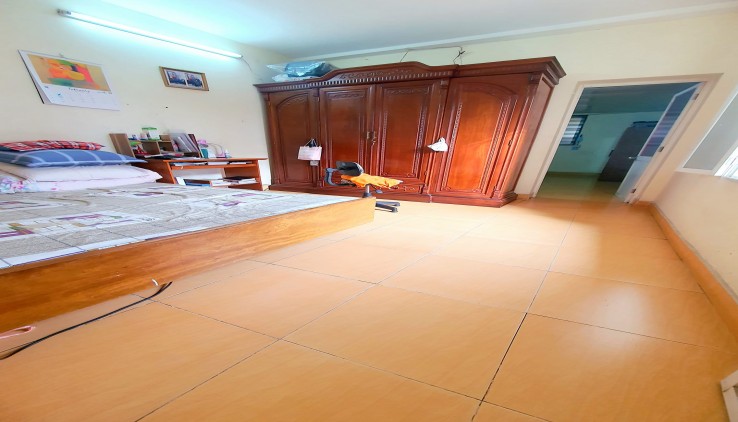 Bán căn tập thể 3 ngủ, 75m2, sát ĐH Công Đoàn, lô góc, 2,1tỷ