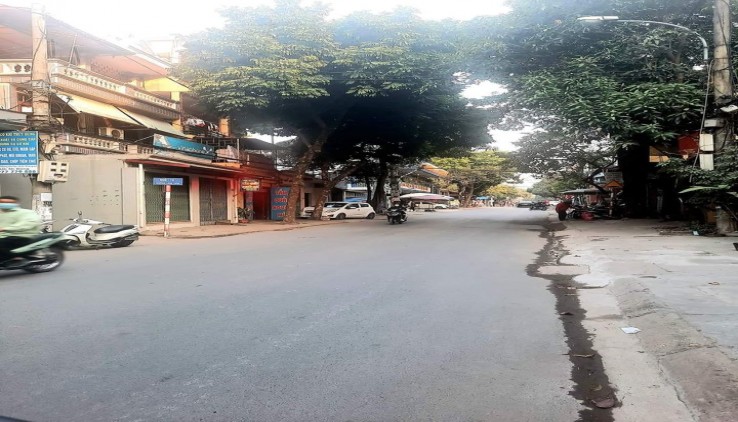 Cần bán gấp 40m2 đất ngọc thuỵ ,mặt tiền 4.2m. giá 4.1 tỷ. Đường oto tránh nhau. kinh doanh. tương lai quy hoạch cực đẹp luôn.