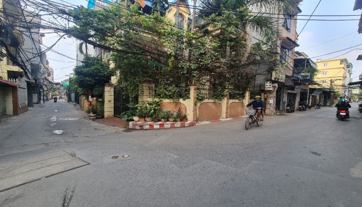 Cần Bán Gấp Nhà Tân Mai 40m Lô góc Ô Tô Tránh Ngõ Thông KD 4.6 tỷ