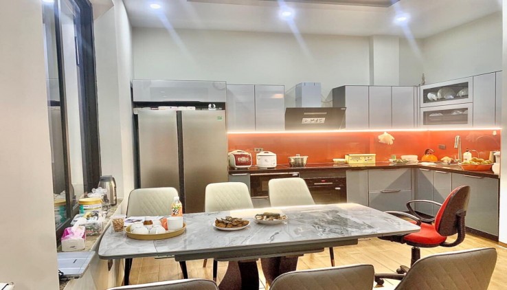 Bán nhà mặt phố Vĩnh Phúc, mới xây thang máy, DTXD 80m2 x 7 tầng, MT 5m.