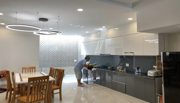 Bán nhà giá rẻ đường Lê Văn Chí, Gần Chợ Linh Trung, 3 Tầng, Nhỉnh 5 Tỷ, ở ngay