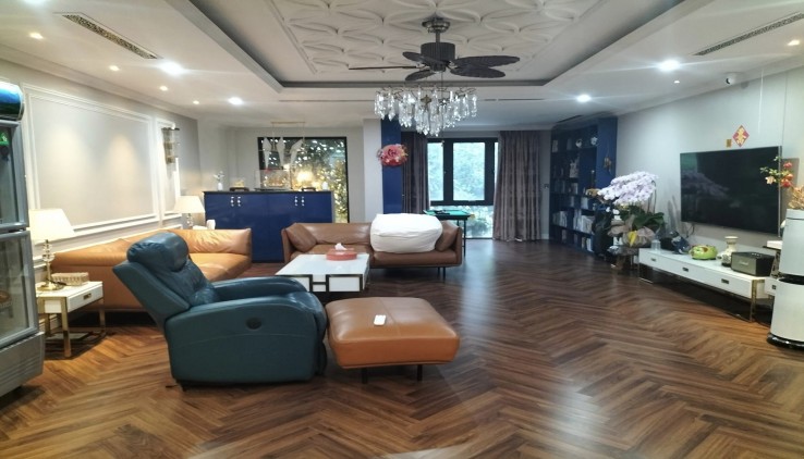 Bán biệt thự nhà vườn phố Trần Kim Xuyến, DTSD 155m2, MT 10m. 5 tầng thượng lưu.