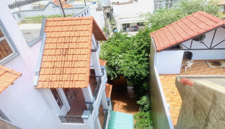 BIỆT THỰ 5 TẦNG - 300M2 - THANG MÁY NHẬP KHẨU - SỔ VUÔNG VỨC