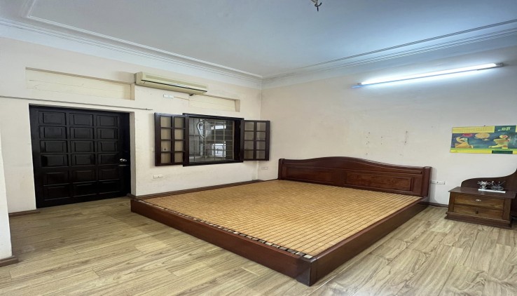 NHÀ NẰM VỊ TRÍ ĐẸP , VÀI BƯỚC RA MẶT PHỐ LẠC LONG QUÂN , GIÁ 8.9 TỶ