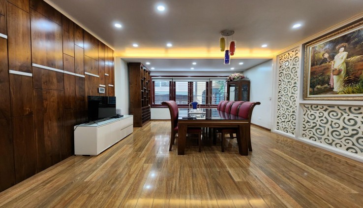 Bán căn góc mặt phố Nguyễn Văn Lộc, DTSD 55m2 x 5 tầng, MT 5m.