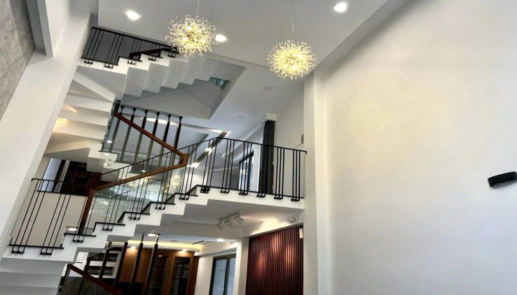 Bán nhà mặt tiền Dân Chủ Thủ Đức, Sát Vincom Thủ Đức, DT 75m2, Giá Nhỉnh 6 Tỷ