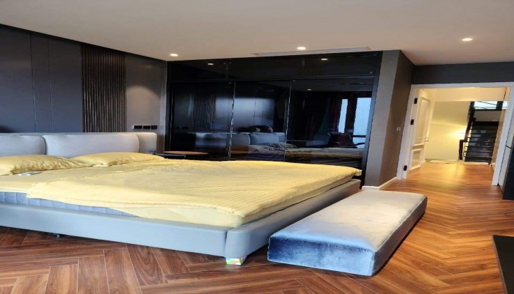 Bán căn góc mặt phố Nguyễn Văn Lộc, DTSD 55m2 x 5 tầng, MT 5m.