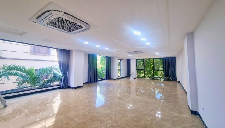 Bán nhà phố Trung Kính, lô góc DTSD 70m2, MT 7m. 8 tầng thang máy. Kinh doanh.