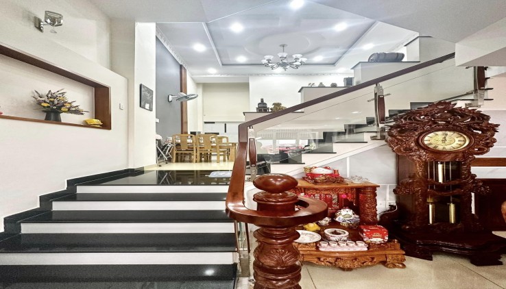 Bán Nhà Riêng Phường Bình Thọ, Thủ Đức, 3 Tầng, Xe Hơi Ngủ Trong Nhà, Ngay Chợ Từ Đức