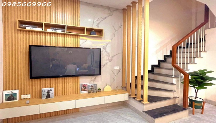 Nhà vừa xây xong ,Hoàng Quốc Việt , ngõ thông ,ở Sướng  40 m- 4,75 tỷ. ô tô