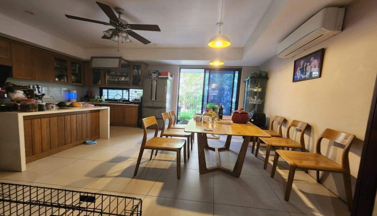biệt thự sân vườn Long Biên, 180m x 4tầng, mặt tiền 6.1m, phân lô ôtô tránh