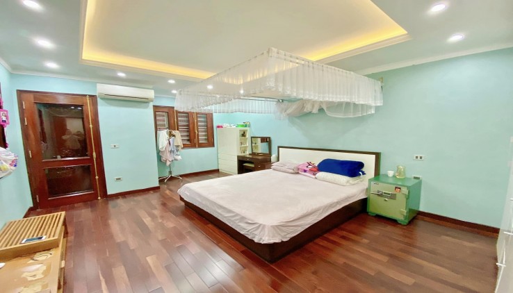 Bán nhà phố Nguyễn Chí Thanh, gara, ô chờ TM, ở vip, Kd Vp, 105m, mt 5m, 18.9 tỷ