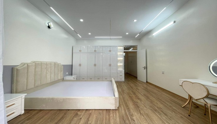 Bán Nhà Phân Lô Phố Trần Quốc Hoàn Quận Cầu Giấy. 60m Xây 5 Tầng Mặt Tiền 4,2m 10 Tỷ. Cam Kết Ảnh Thật Mô Tả Chính Xác. Chủ Muốn Thanh Khoản Nhanh. 1280