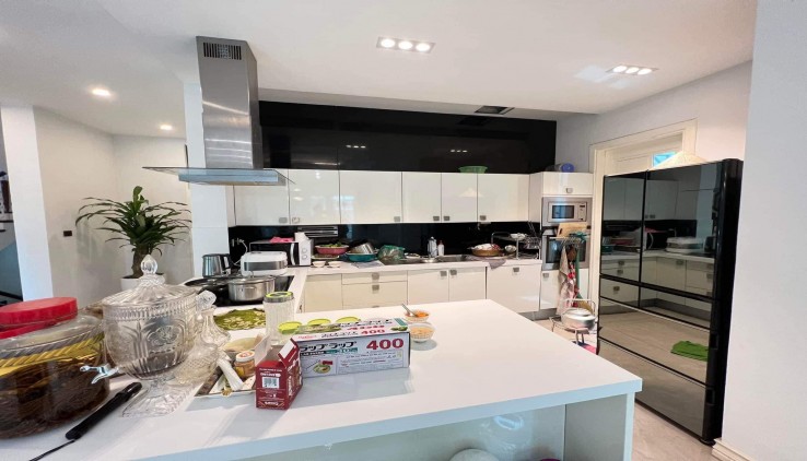 Biệt Thư Long Lanh Văn Quán, Hà Đông, 2002m2, Lô góc, view vườn hoa, nội thất đẳng cấp