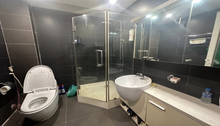 Báncăn góc mặt phố Cầu Giấy, DT 90m2 x 5 tầng, MT 6m.Thông sàn, kinh doanh cực tốt.