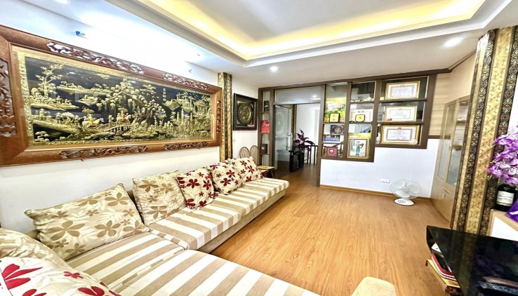 Bán nhà Dương Quảng Hàm, Cầu giấy, nhà đẹp full nội thất 40m2, 5 tầng, 6 ngủ mặt tiền 5m, Giá đầu tư.