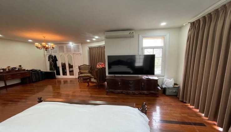 Siêu Hiếm, View Hồ Đền Lừ, Quận Hoàng Mai, 181m x 2T, Mt 9.85m. Giá Hơn 58 tỷ.