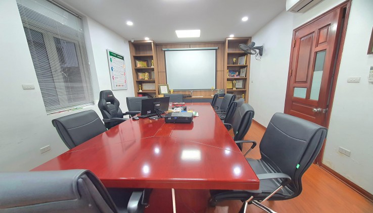 Bán gấp Biệt Thự Đơn Lập Linh Đàm 200m2, 4 Tầng, MT 13m, 4 Thoáng, giá 31,x Tỷ