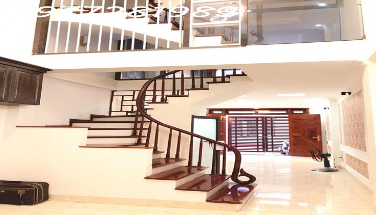 Nhà dân xây SÁT ROYAL PARK, 2 XE TẢI TRANH, GIÁ 5.2 TỶ