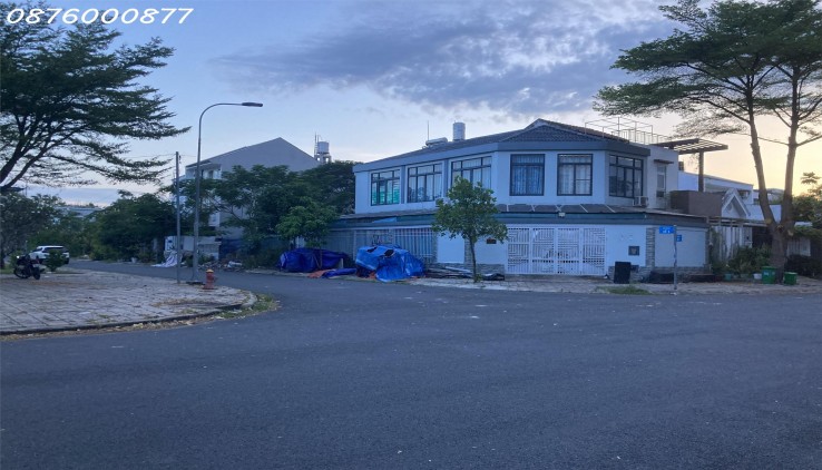 Bán biệt thự Lê Văn Lương Nhà Bè. Căn góc 2MT, đường 20m, kế công viên đang cho thuê 20 triệu