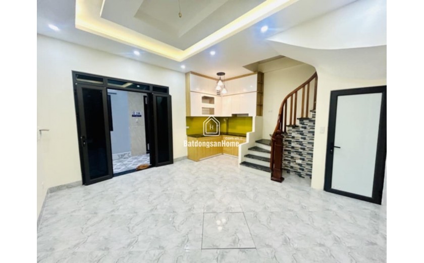 Ô TÔ ĐỖ CỬA – NGÕ THÔNG 2 ĐẦU – GẦN PHỐ CHỈ VÀI BƯỚC
CHÍNH LÀ NHÀ PHỐ NAM DƯ 30M2, 5 TẦNG, CHỈ 5.7 TỶ