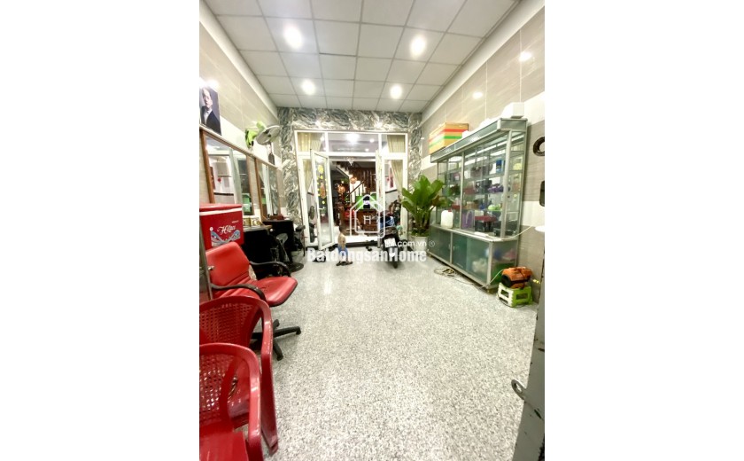 MẶT TIỀN ĐƯỜNG NHỰA PHẠM THỊ GIÂY - GIÁP QUẬN 12 - VỊ TRÍ ĐẮC ĐỊA - SÁT BÊN CHỢ GÀ - VỪA Ở VỪA KINH DOANH - XE HƠI NGỦ TRỌNG NHÀ
4 tầng 4m x 18m Gía 4.65 tỷ