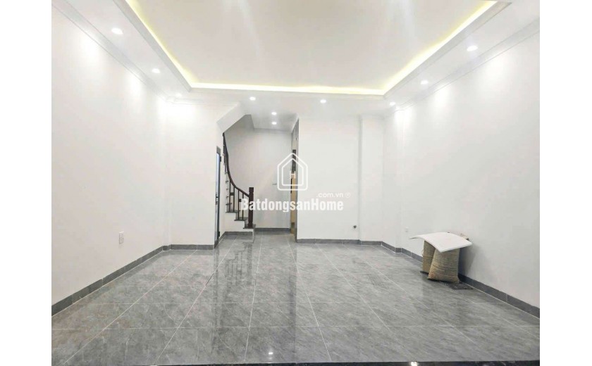 Nhà đẹp 6 tầng thang máy vị trí trung tâm Kẻ Tạnh Giang Biên ngõ thông oto vào 38m 7 tỷ 9