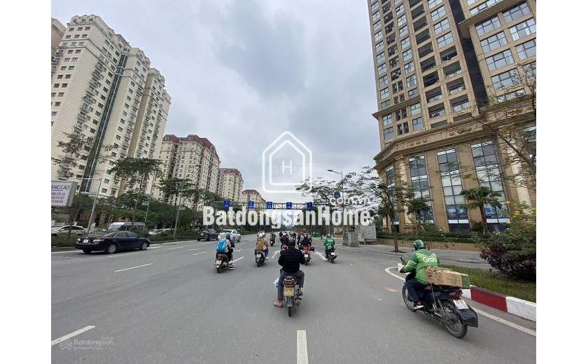 Nhà mặt phố tại Võ Chí Công, phường Xuân La, Tây Hồ, Hà Nội với diện tích 1100m², 2 tầng, mặt tiền rộng 40m. Giá bán 255 tỷ VND - LH: 0904 161 087.