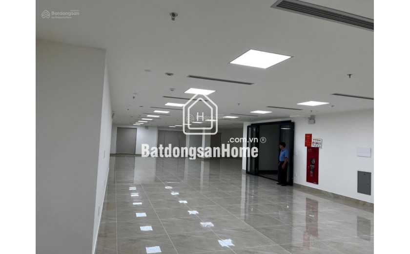 Nhà mặt phố tại Võ Chí Công, phường Xuân La, Tây Hồ, Hà Nội với diện tích 1100m², 2 tầng, mặt tiền rộng 40m. Giá bán 255 tỷ VND - LH: 0904 161 087.