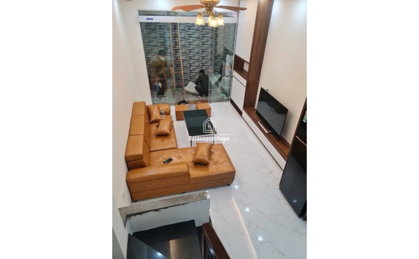 Nhà đẹp Lạc Long Quân, Tây Hồ, ngõ nông lô góc 35 m2, giá chỉ 7,4 tỷ