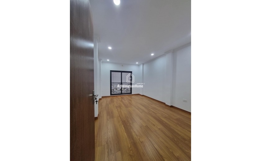 Bán Nhà: Tựu Liệt, 40m2, 5 tầng, gần bãi xe, oto cổng, ô chờ thang máy. hơn 5 tỷ