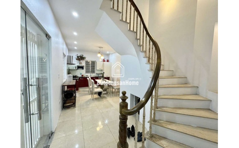 Chỉ hợp với ai thích nhà lô góc, bán nhà Ngô Gia Tự, đường ô tô tránh, gara, 43m2 chỉ 9.05 tỷ