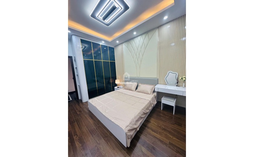 NHÀ MỚI ĐẸP-Phố Khúc Thừa Dụ (Trương Công Giai) 30m2/5 Tầng 7.95 TỶ, Gần phố