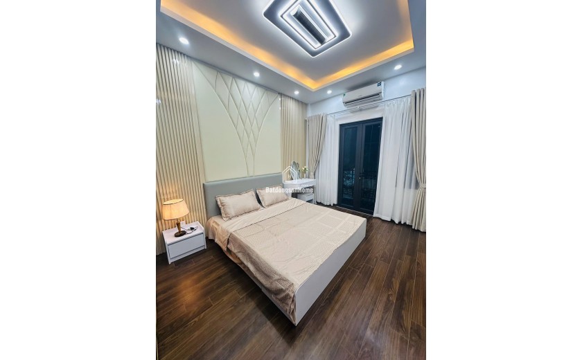 NHÀ MỚI ĐẸP-Phố Khúc Thừa Dụ (Trương Công Giai) 30m2/5 Tầng 7.95 TỶ, Gần phố