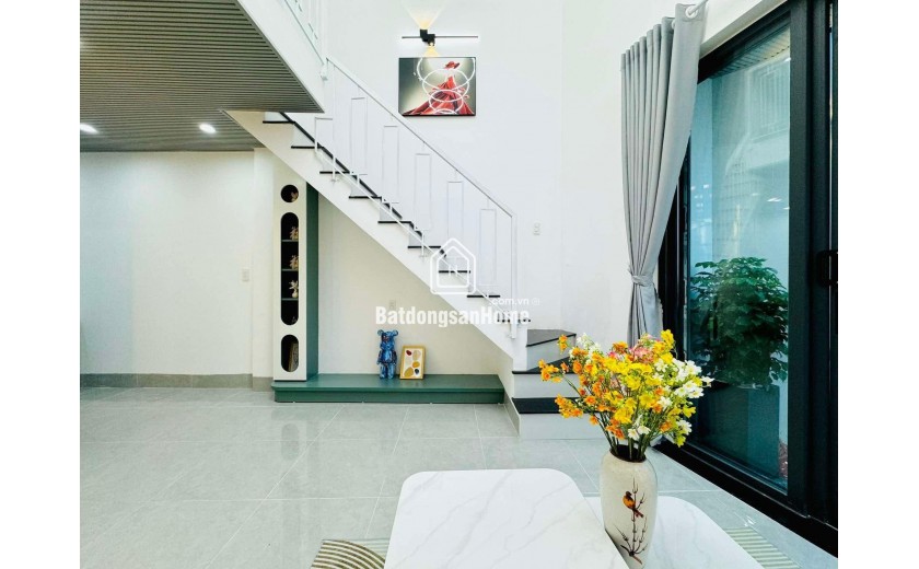 ♪ Nhà sát Kiệt 130 Điện Biên Phủ, 55m2, 2 tầng đẹp, sân rộng, 2.x tỷ