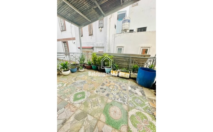 Nhà Đường 3 tháng 2 Phường 12 Quận 10.